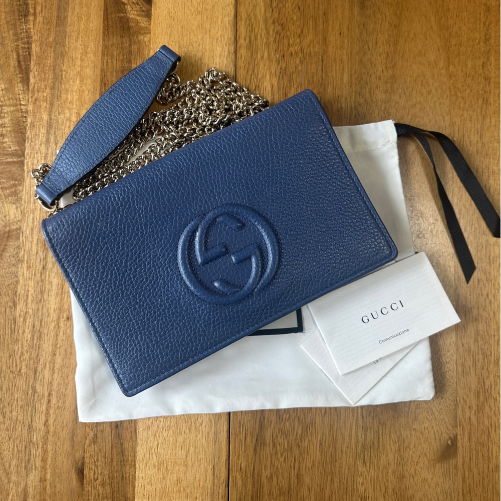 EUC Gucci Pebbled Calfskin Soho Wallet On Chain in Blue